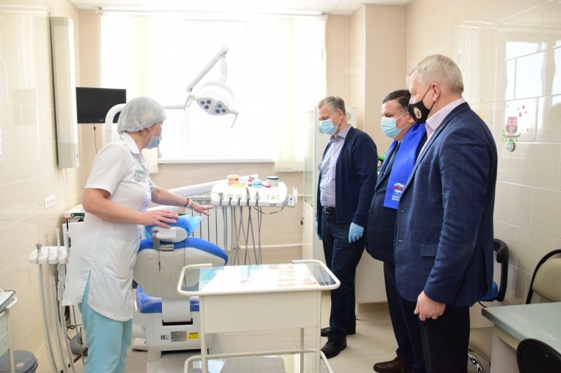 Владимир Гольберт выделил средства на покупку стоматологического оборудования в воскресенскую поликлинику