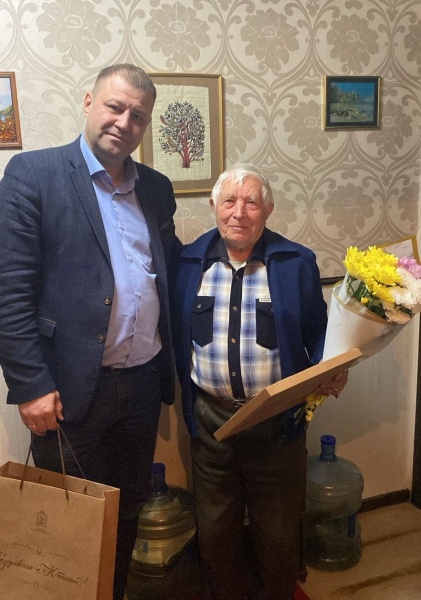 В Воскресенске поздравили ветерана труда