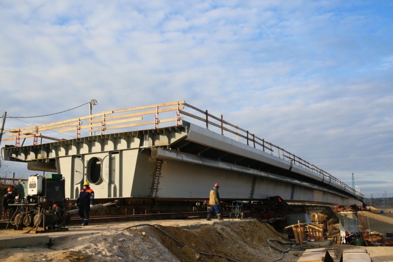 Воскресенские партийцы контролируют ход строительства автомобильного моста