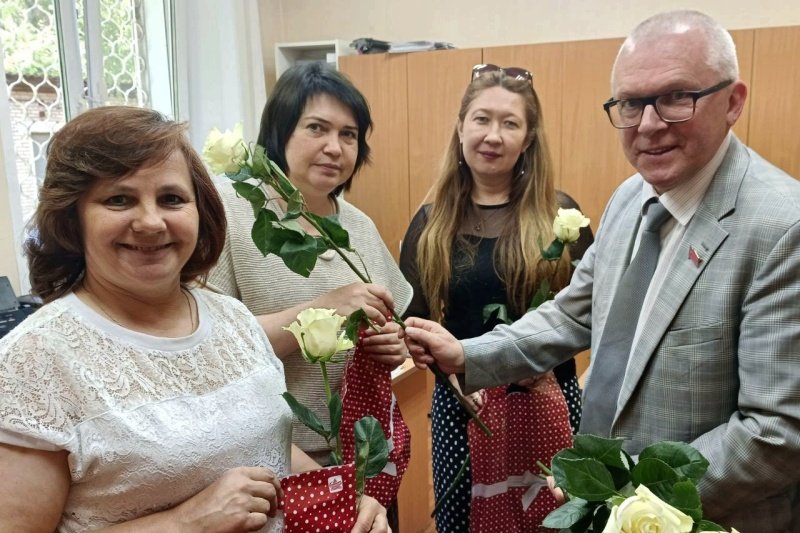 В Воскресенске депутаты «Единой России» поздравили с профессиональным праздником социальных работников