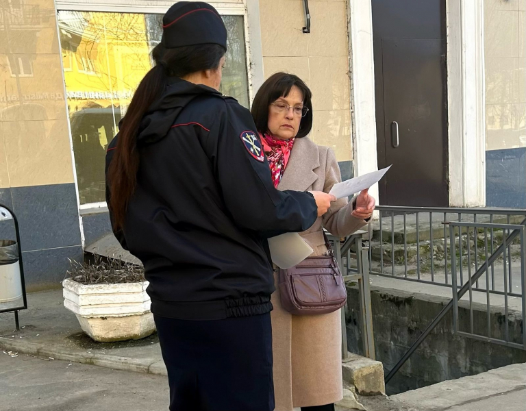 В Воскресенске сотрудница полиции провела профилактические беседы с жителями