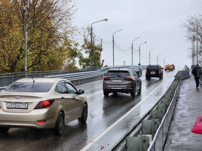 На мосту через путепровод в Воскресенске возобновили двухполосное движение