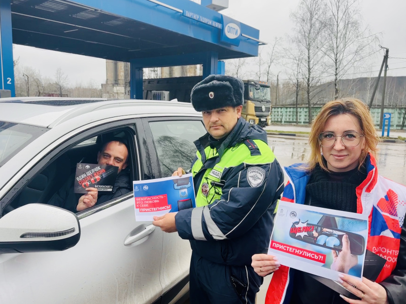 С посетителями автозаправочных станций в Воскресенске провели профилактические беседы 