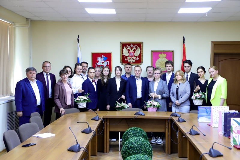 Глава городского округа Воскресенск поздравил победителей и призёров Всероссийской олимпиады школьников 