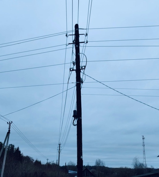 «Россети Московский регион» выявили  в Подмосковье более 240 тысяч незаконно смонтированных проводов интернет-связи на ЛЭП