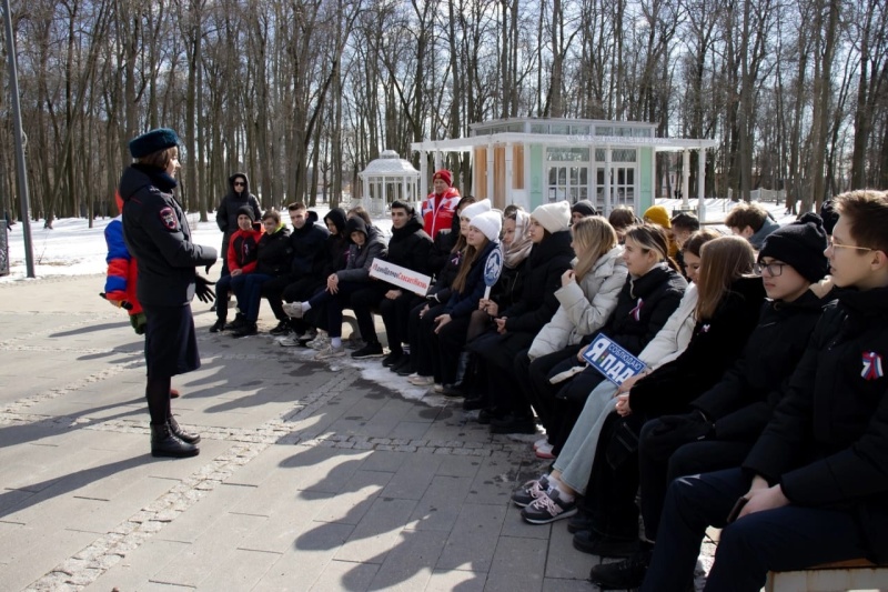 Сотрудница Госавтоинспекции в Воскресенске провела профилактическую беседу со школьниками