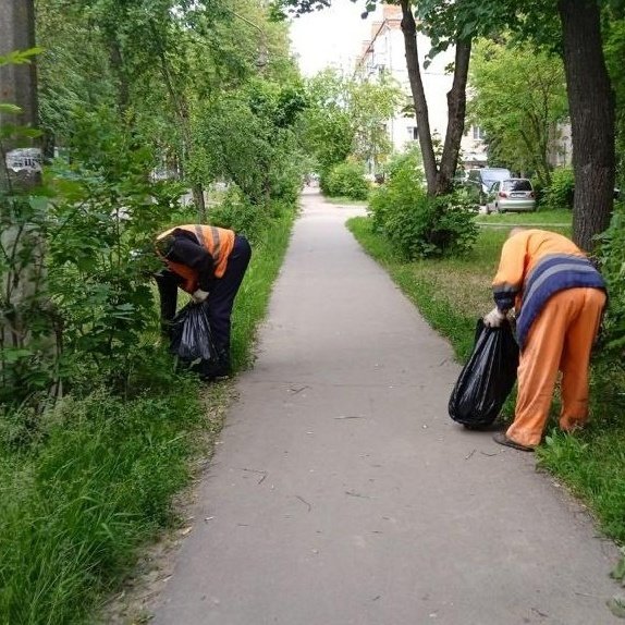 Работа в воскресенске свежие женщинам. Благоустройство. Субботник. Дети на субботнике.