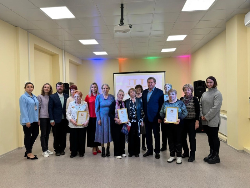 Депутат Московской областной Думы Владимир Барсуков наградил волонтеров Воскресенска