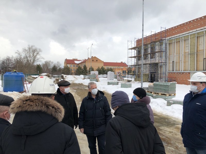Владимир Гольберт и глава Луховиц проверили строительство начальной школы на 400 учащихся