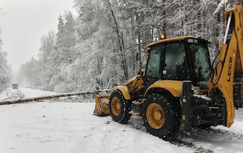 В Воскресенске продолжается работа по устранению последствий непогоды 