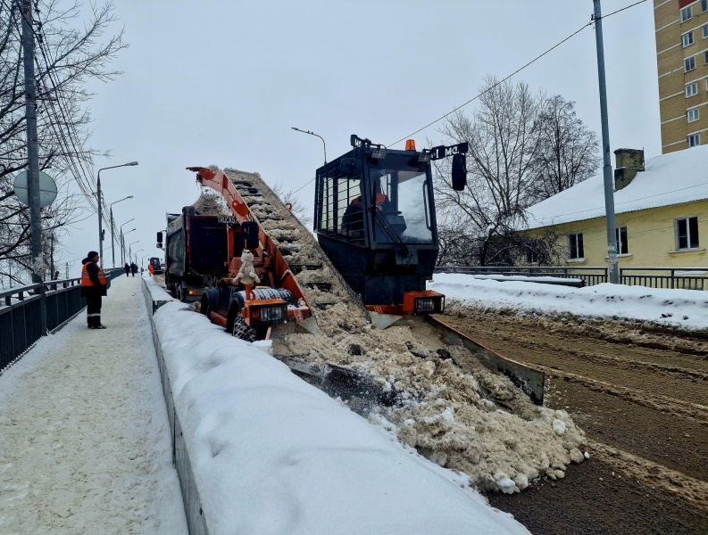 В Воскресенске дорожники «Мосавтодора» расширили проезжую часть на путепроводе у станции «88 км»