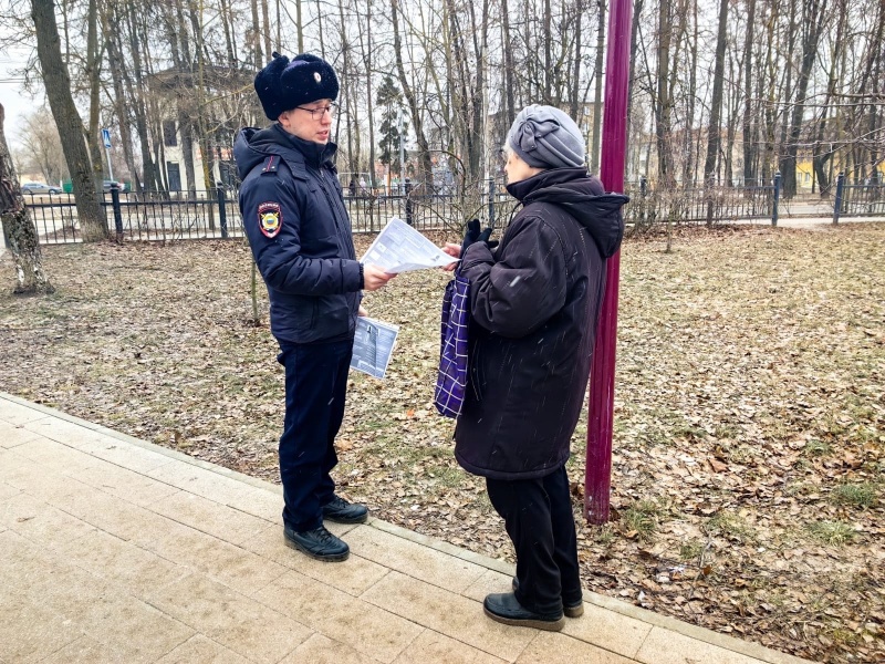 Участковый уполномоченный полиции г.о. Воскресенск провел профилактические беседы с жителями