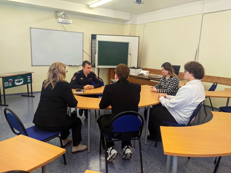 Полицейский в Воскресенске присоединился к акции «Студенческий десант»