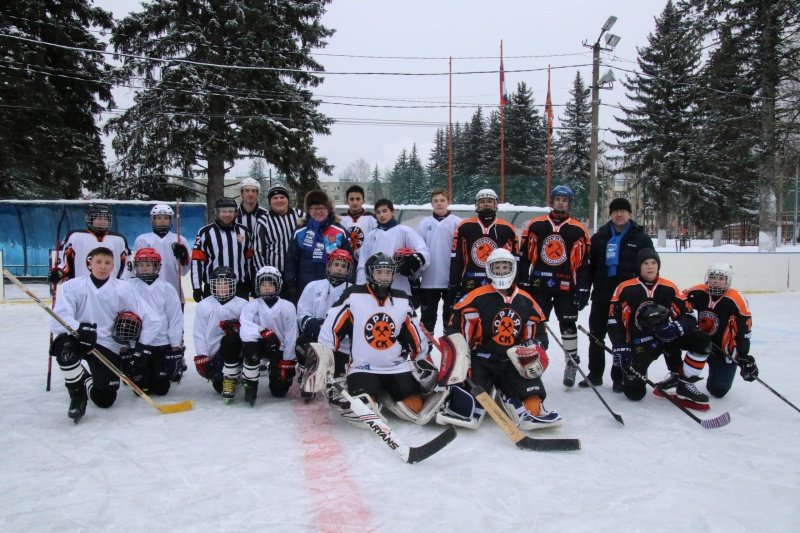 В микрорайоне Лопатинский стартовал 7-ой хоккейный турнир "Тигры на льду"