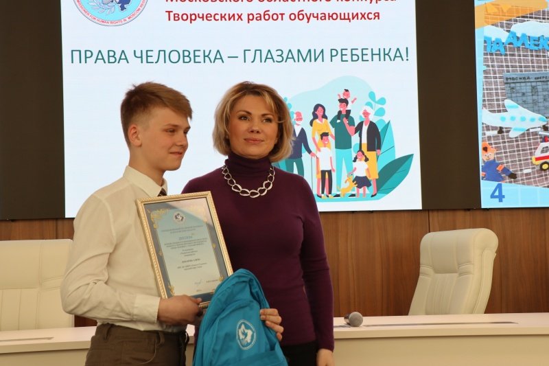 Екатерина Семёнова вручила награды победителям конкурсов  