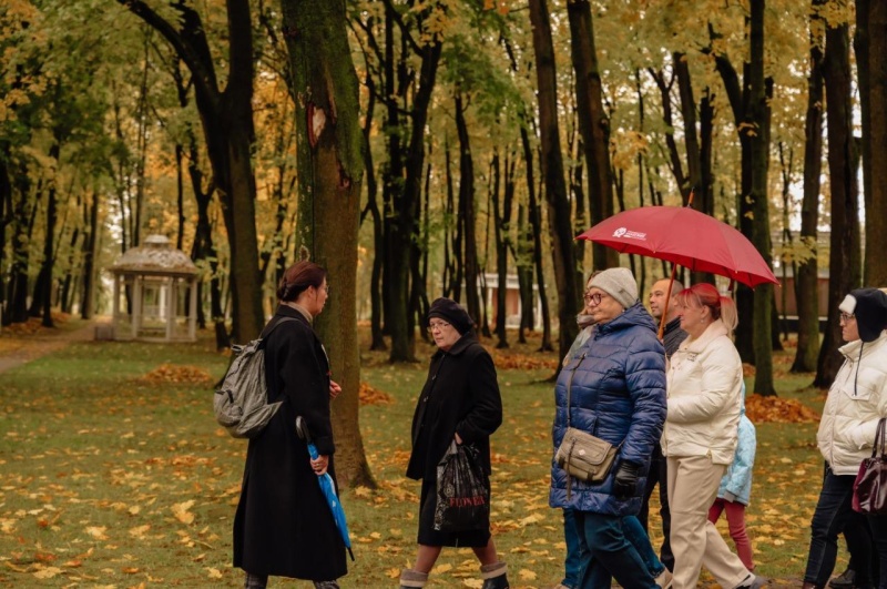 В парке усадьбы Кривякино прошла экскурсия "Жемчужина Воскресенска"