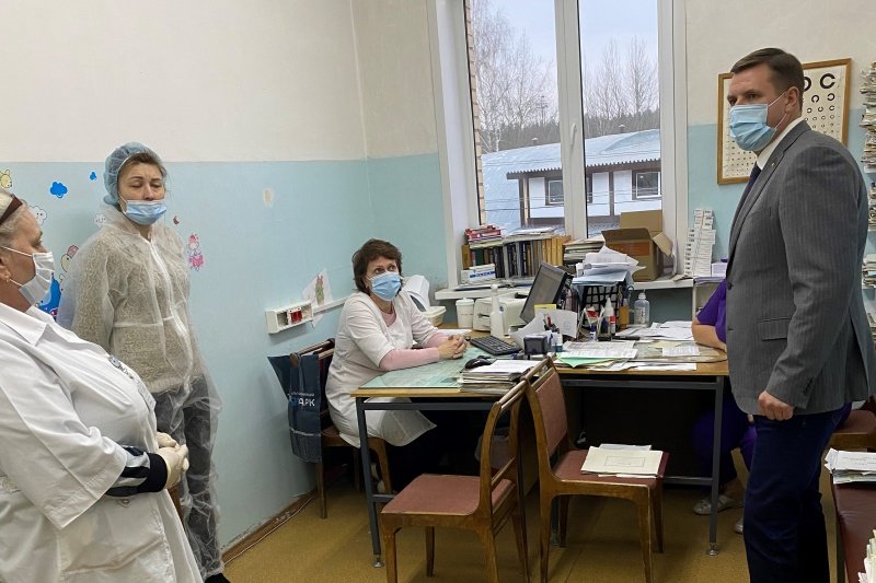 Евгений Аксаков пообщался с врачами Ашитковской амбулатории