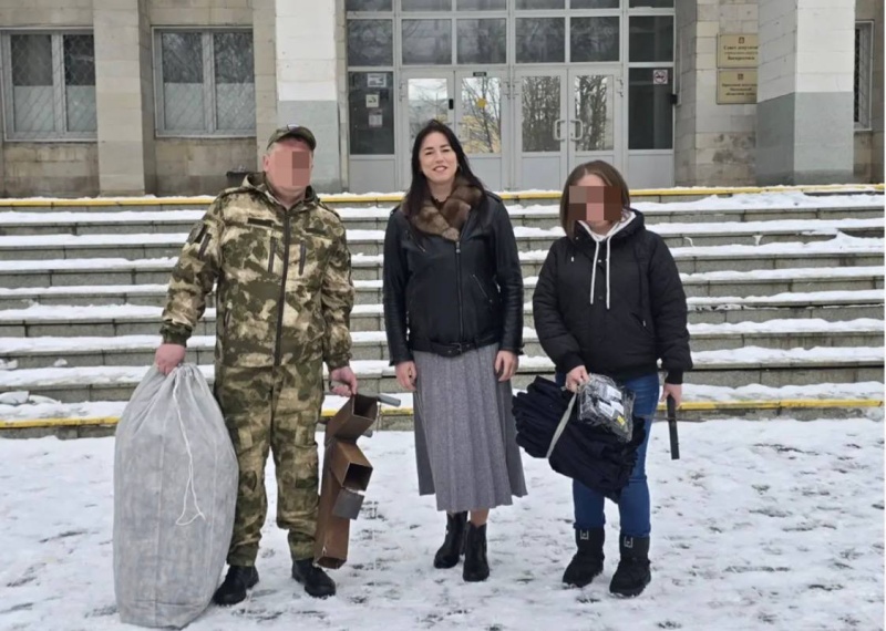 Депутат Московской областной думы Екатерина Лобышева передала гуманитарную помощь военнослужащему