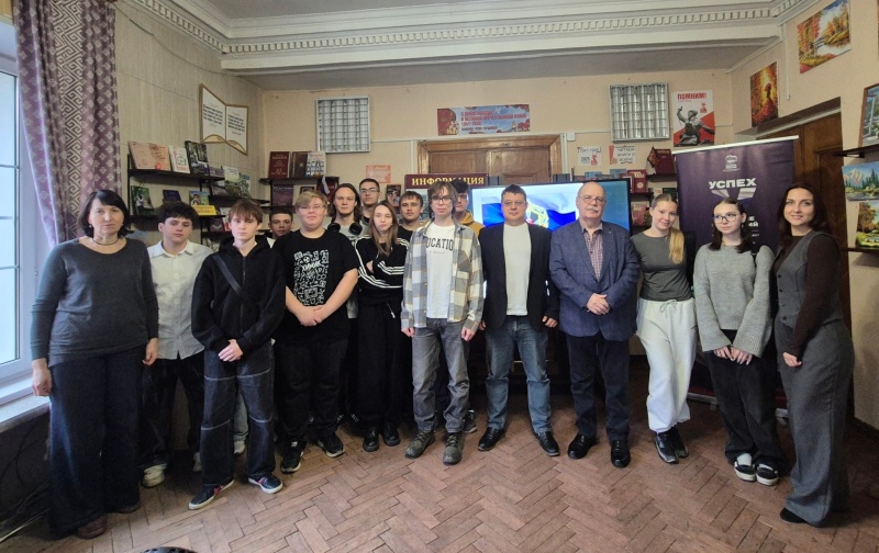 В Воскресенской библиотеке провели информационный час, посвященный Дню войск радиационной, химической и биологической защиты 