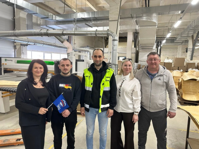 Ветераны СВО в Воскресенске посетитили мебельную фабрику 