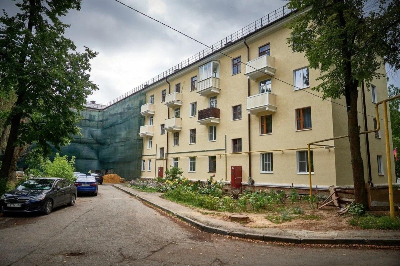 В городском округе Воскресенск обновляют фасад многоквартирного дома