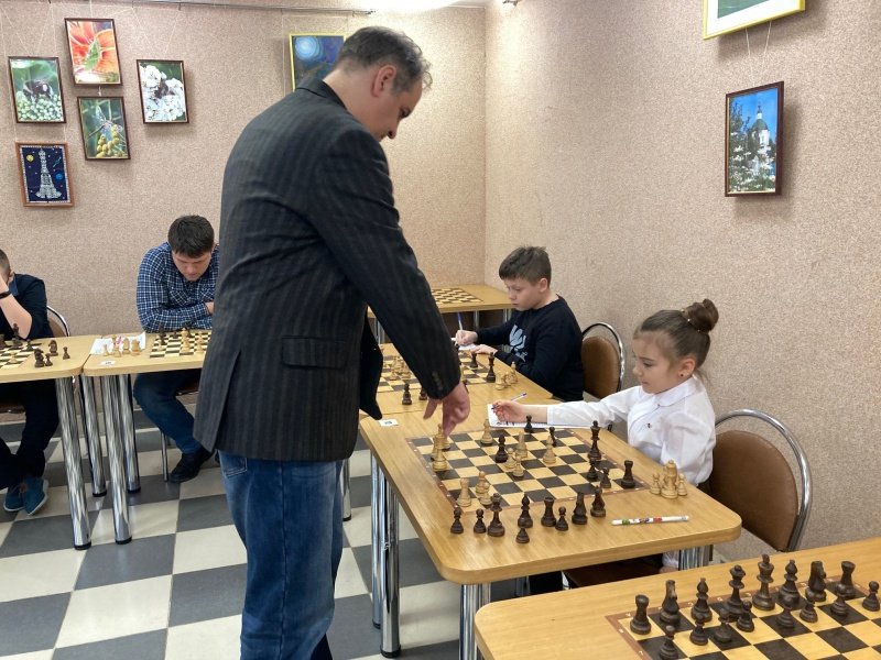 В Воскресенске прошёл сеанс одновременной игры с именитым шахматистом 