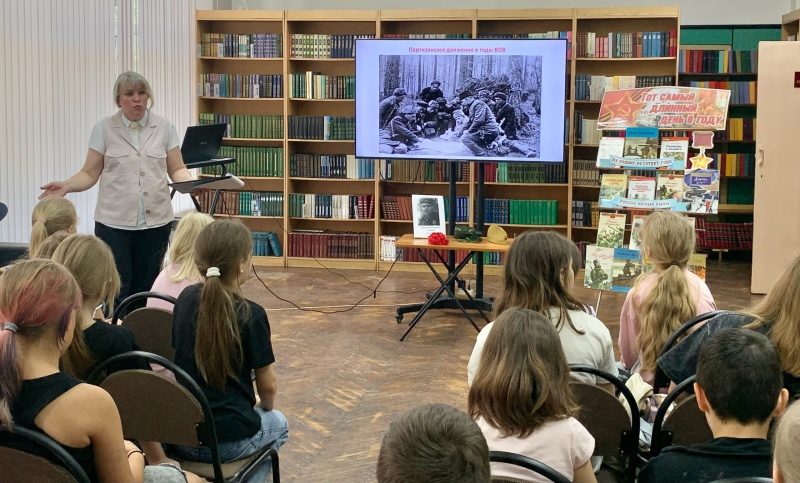 Для юных воскресенцев провели патриотический час 
