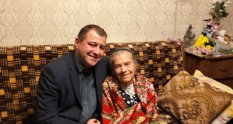 В Воскресенске поздравили ветерана труда 