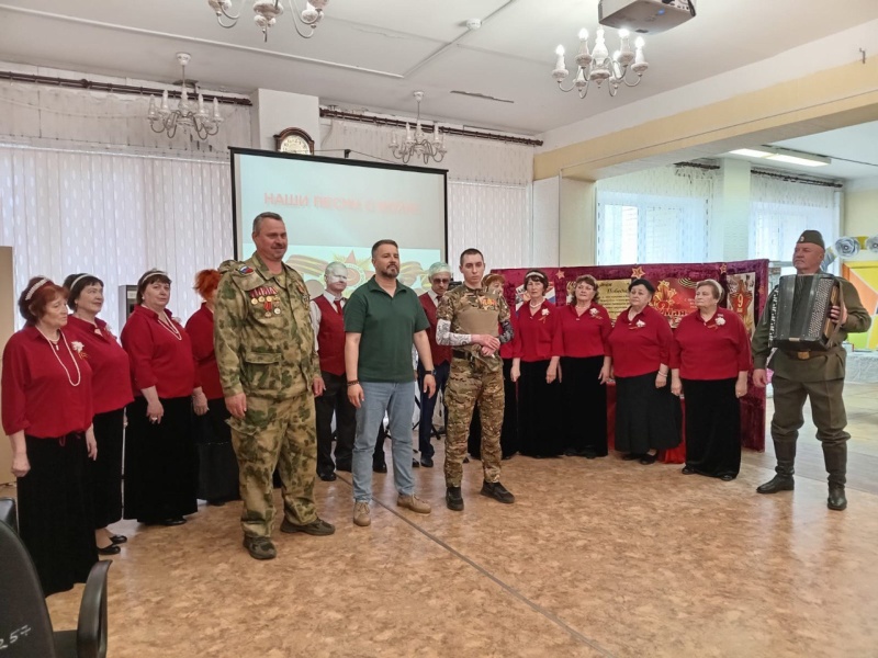 Литературно - музыкальная композиция рассказала читателям воскресенской библиотеки о самых известных  военных песнях