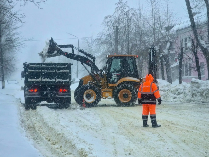 В Воскресенске коммунальщики борются с последствиями мощного снегопада