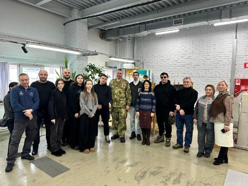 Ветераны СВО посетили обойную фабрику в Воскресенске