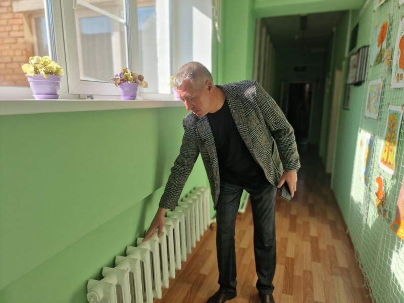 Батареи — горячие: в Воскресенском округе начали подавать тепло в детские сады и школы