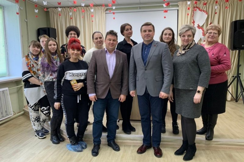Евгений Аксаков встретился с волонтерами воскресенского молодежного центра «Радость»