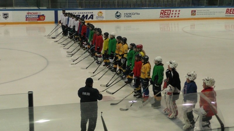 Воскресенские хоккеистки готовятся к играм в женской лиге