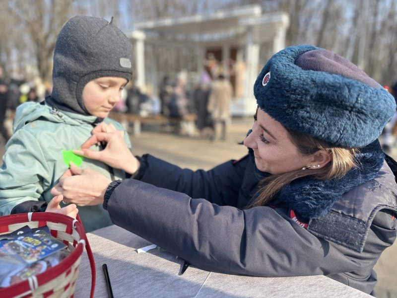 Сотрудники Госавтоинспекции провели профилактическое мероприятие для посетителей парка усадьбы Кривякино 