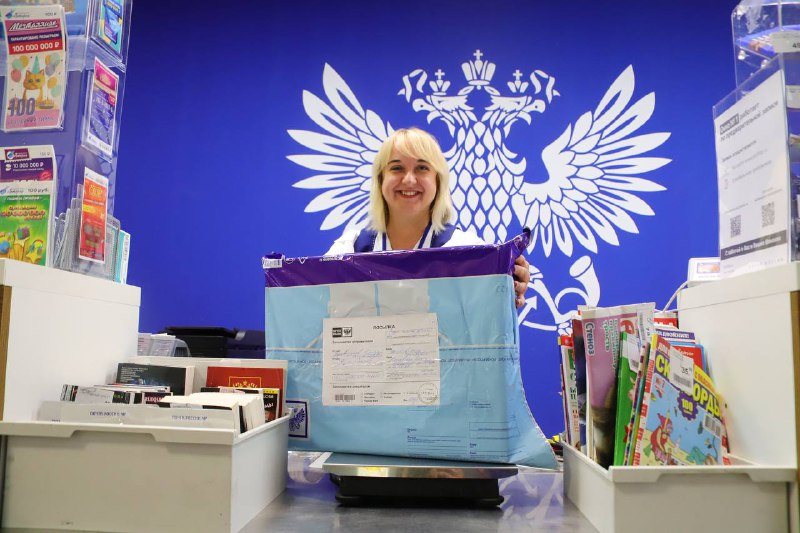 Партийцы Воскресенска поздравили работников почты с профессиональным праздником 