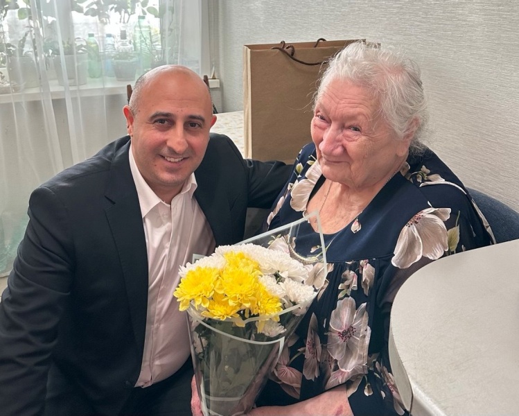 В Воскресенске поздравили ветерана труда 