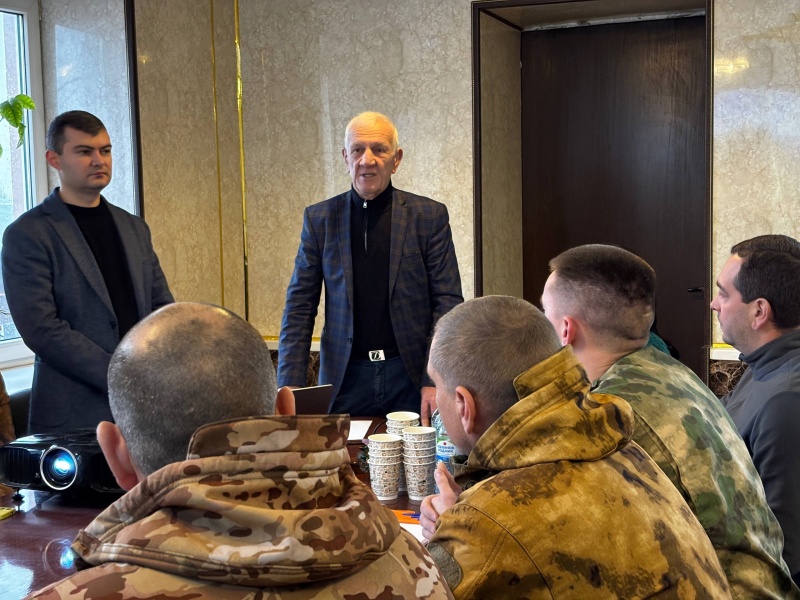 В Воскресенске участники СВО посетили с экскурсией предприятие по производству термоплёнки