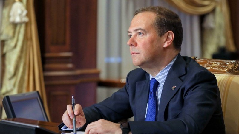 Защита прав пенсионеров, нарушения трудового законодательства, поддержка педагогов - Дмитрий Медведев провел прием граждан