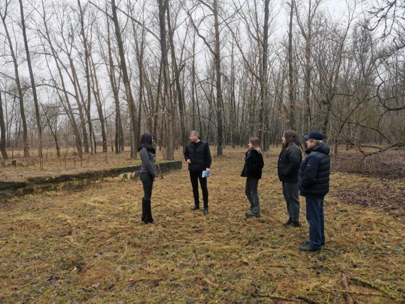 Партийцы Воскресенска посетили парк «Москворецкий» 