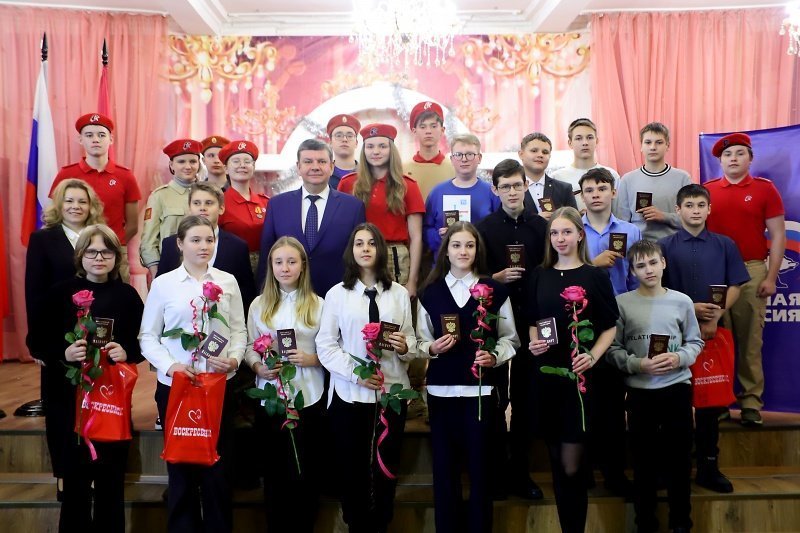Юным воскресенцам вручили первые паспорта 