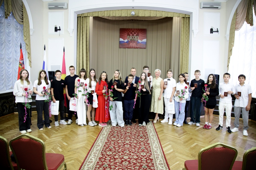 Вручение паспортов юным воскресенцам