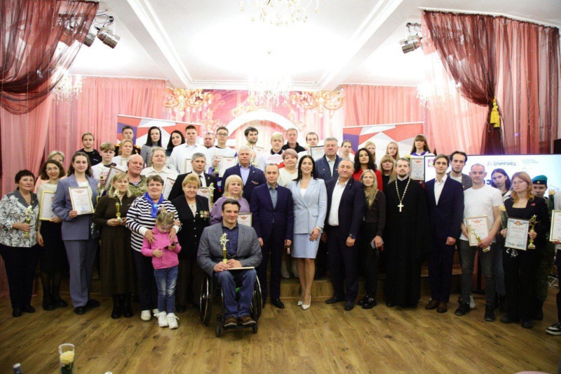 Воскресенских волонтёров поздравили с праздником 