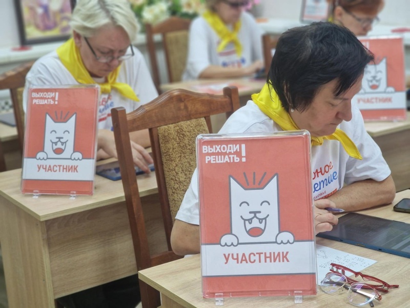 «Выходи решать!»: в Воскресенске участники программы «Активное долголетие» испытали себя во всероссийской контрольной