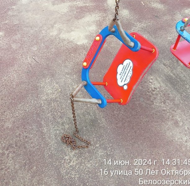 В городском округе Воскресенск ремонтируют игровое оборудование детских площадок 