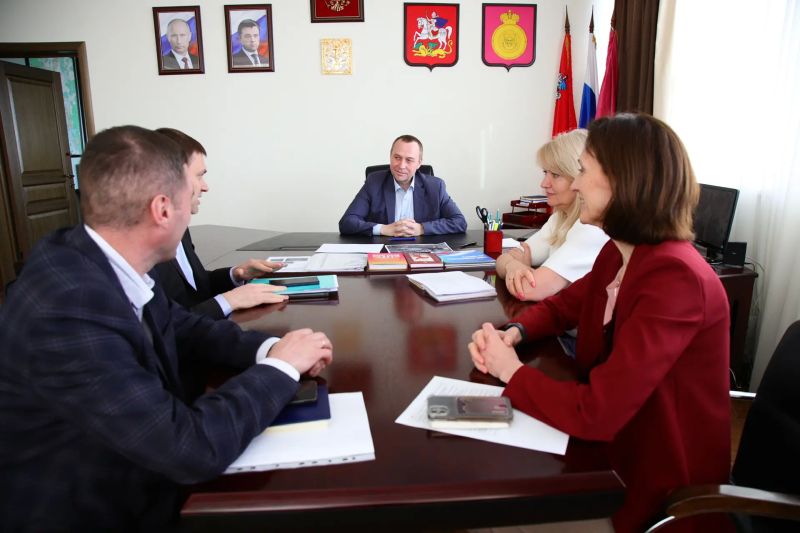 Глава городского округа Воскресенск встретился с сотрудниками Сбербанка