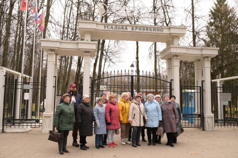 В парке усадьбы Кривякино прошла обзорная экскурсия «Жемчужина Воскресенска»