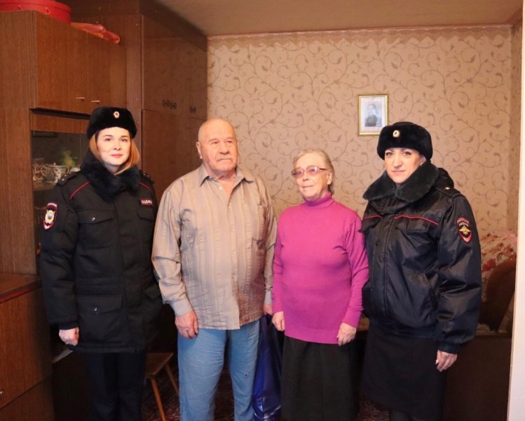 Полицейские г.о. Воскресенск поздравили с наступающим праздником семьи сотрудников, погибших при исполнении служебных обязанностей