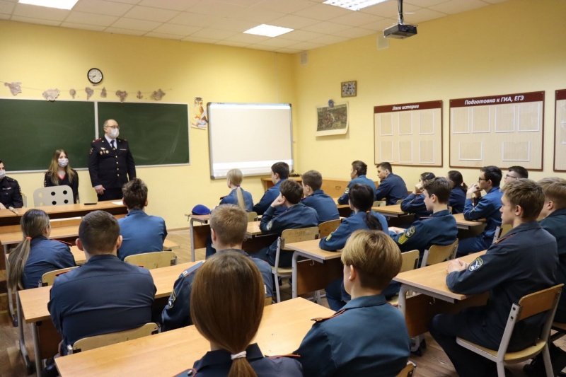 Сотрудники полиции по г.о. Воскресенск провели акцию «Моя профессия-полицейский!» для учащихся кадетской школы