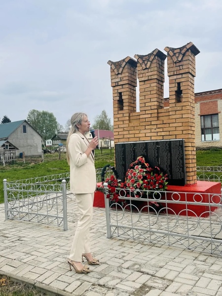 В деревне Ёлкино состоялось торжественное мероприятие «Вечная слава героям!»